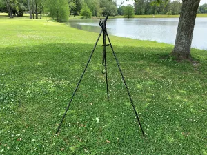 Twisted tripod with trammel hook